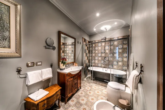 Deluxe, Suite, Queen Bed, Courtyard View, Navona Grand Suite 2/2