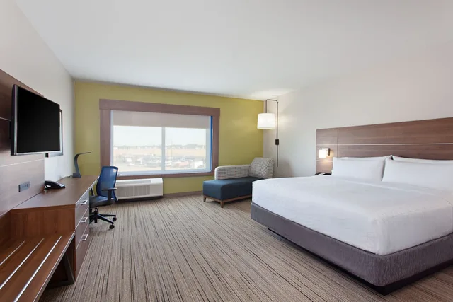 Standard, King Bed, Extra Floor Space، Holiday Inn Express Hotel And Suites Moses Lake 1/6