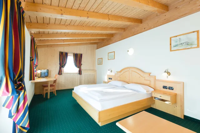 غرفة سوبيريور رباعية، Hotel Touring 1/5