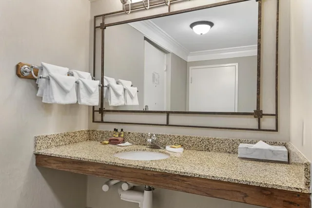 Room, 2 Queen Beds, Large, Separate Building، Best Western Plus Silver Saddle Inn 2/2