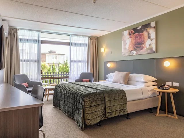 غرفة سوبيريور بسرير كينج بشرفة، Rose Park Hotel Auckland 5/7
