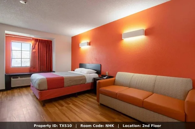 Room, King Bed, Accessible, Motel6 El Paso, TX - Southeast 1/4