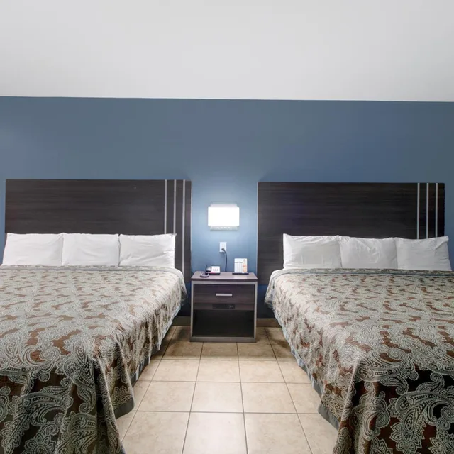 غرفة بسرير كينج وسريرين كينج، Weslaco Inn by Capital O Near Mercedes 3/10