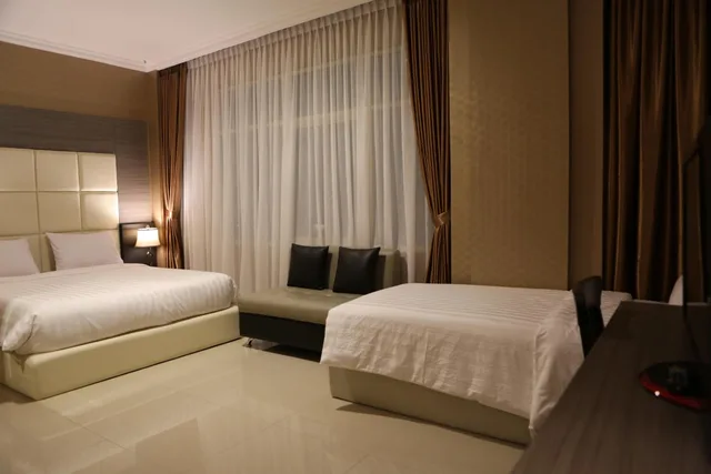 Suite, 1 Queen and 1 Single Bed, Hotel 55 1/2