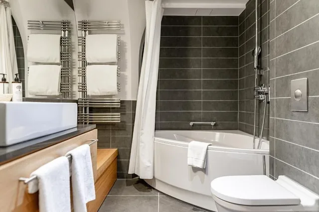 جناح ديلوكس بسريرين كينج، The Granary La Suite Hotel Executive Room Only 7/10