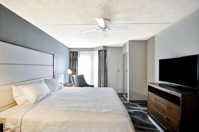 جناح بسرير كينج مع أريكة لذوي الإعاقة، Homewood Suites By Hilton Phoenix-Biltmore 3/6