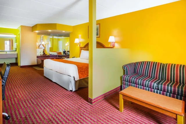 غرفة قياسية بسرير كينج، Howard Johnson by Wyndham Panama City 2/3