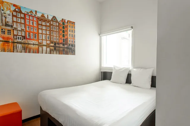 غرفة صغيرة مزدوجة، easyHotel Amsterdam City Centre 1/2