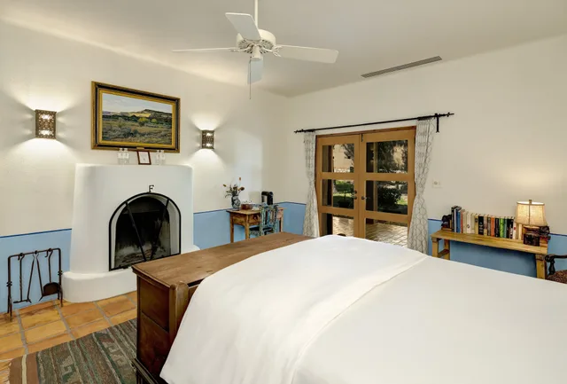 Room, Queen Bed, Garden View, Courtyard Area، Cibolo Creek Ranch Marfa 2/4
