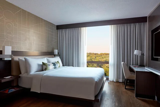 غرفة تنفيذية بسرير كينج، Marriott Bethesda 1/6