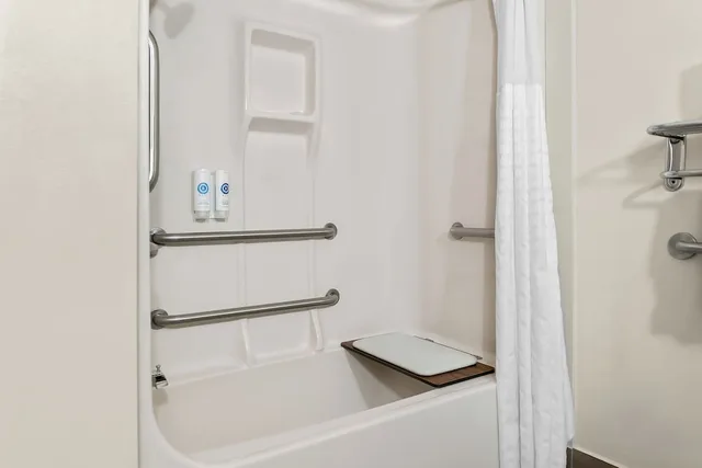 غرفة بسريرين كوين لذوي الإعاقة، Comfort Inn & Suites Taylor - Detroit 7/9