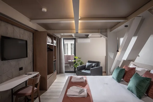 غرفة ثلاثية بسرير مزدوج مع أريكة، Infinity City Boutique Hotel 8/10