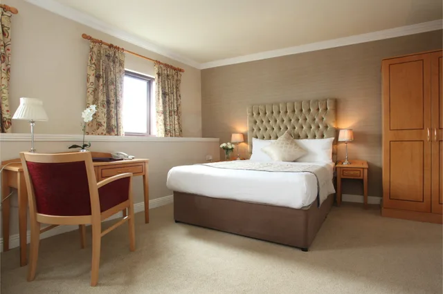 Room, Double Bed, The Western Hotel 2/2