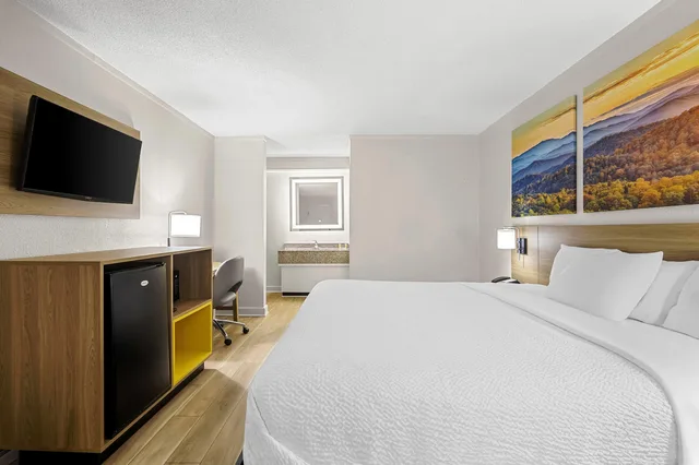 غرفة بسرير كينج، Days Inn by Wyndham Salem, VA 1/9