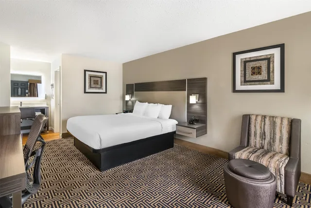 غرفة قياسية بسرير كينج، Best Western Central Inn 4/5
