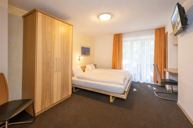 غرفة اقتصادية بسرير مزدوج، MATTERHORN VALLEY HOTEL & SPA HANNIGALP 2/5