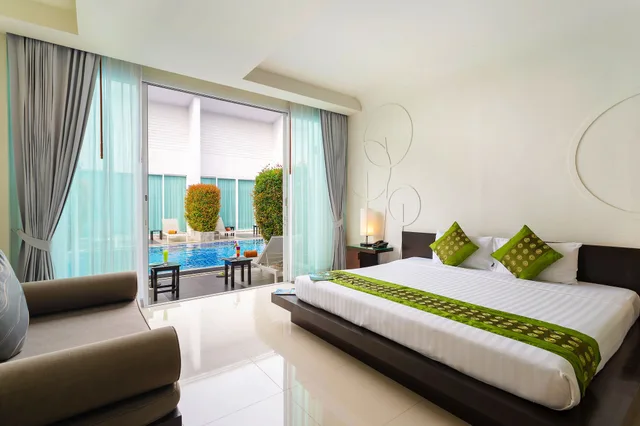 Deluxe, King Bed, Pool Access، The Palmery Resort 3/7