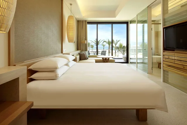 Club, King Bed, Ocean View, Hyatt Regency Danang Resort And Spa 7/10