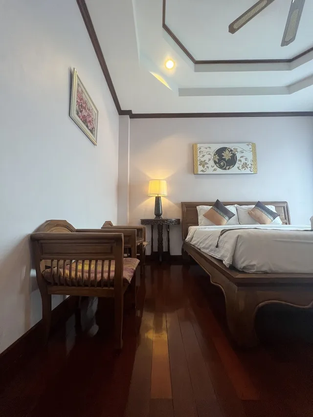 غرفة ديلوكس بسرير كينج بشرفة، Pha Thai House 6/10