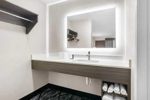 غرفة بسرير كينج بجاكوزي، Americas Best Value Inn Bishopville 10/10