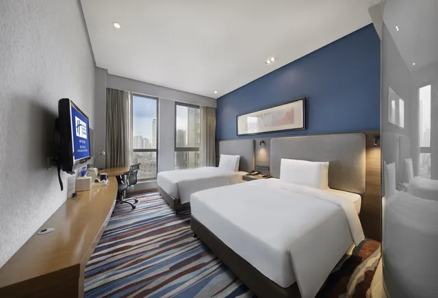 غرفة قياسية بسريرين منفصلين بإطلالة على المدينة، Holiday Inn Express Chongqing Guanyinqiao 7/10
