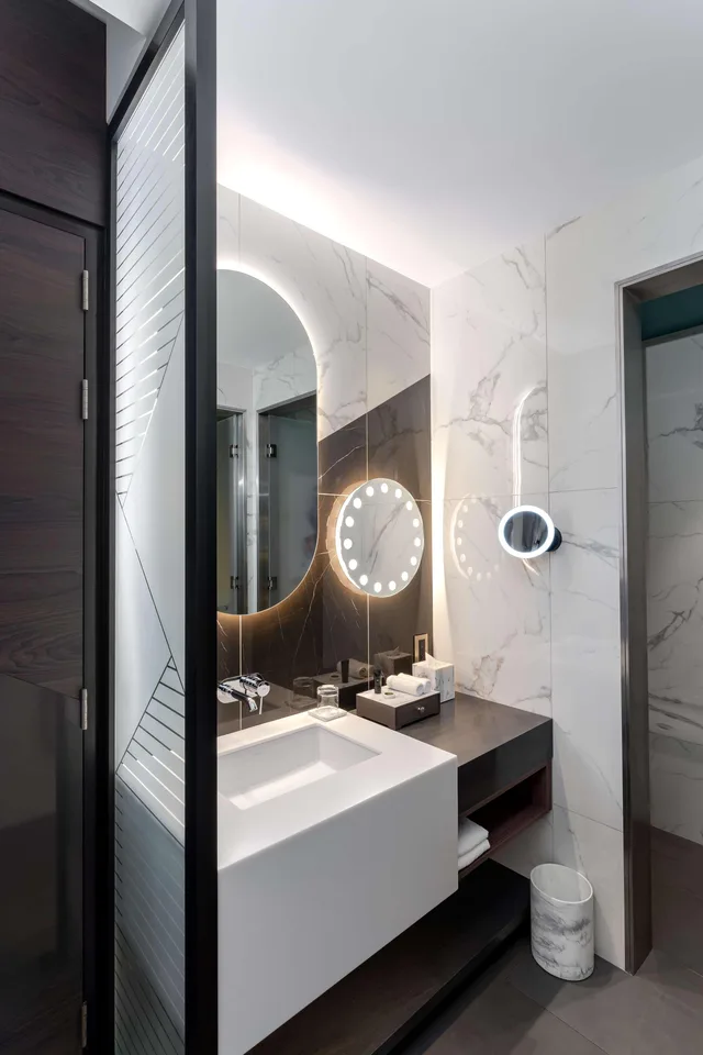غرفة بسرير مزدوج بإطلالة على البحر بشرفة، Hyatt Centric Jumeirah Dubai 2/2