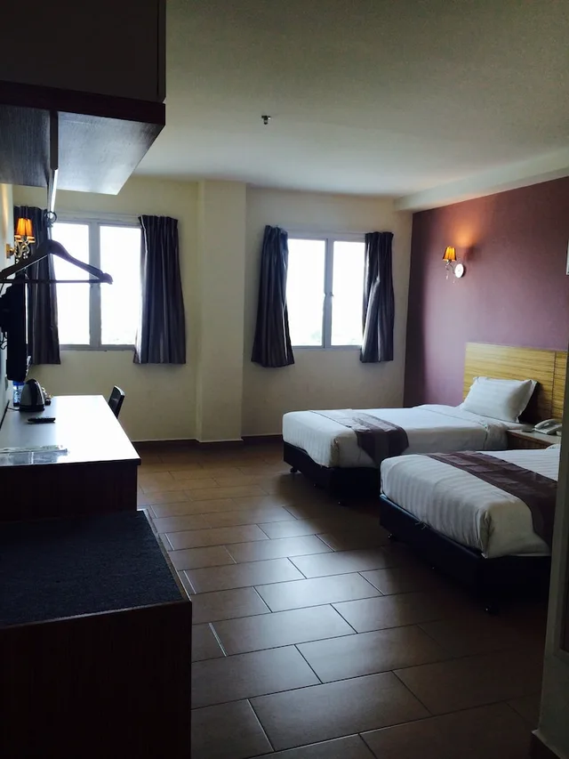 Standard, Twin Beds, Grand Court Hotel 2/4