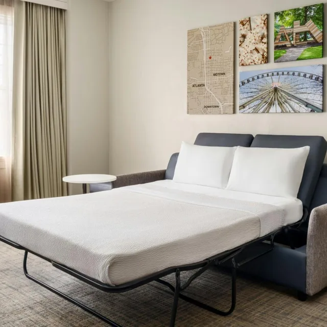 جناح بسرير كوين بغرفة نوم واحدة مع أريكة، Residence Inn By Marriott Atlanta Midtown Georgia Tech 4/10