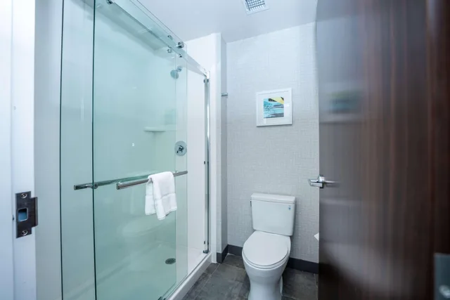 استوديو بسريرين كوين لذوي الإعاقة، Hampton Inn Suites Houston Sugar Land 3/4