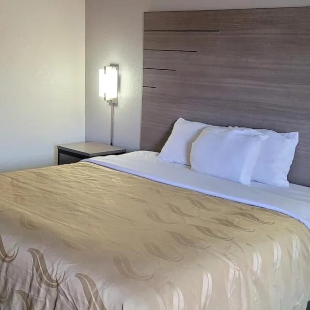 1 King Bed - Smoking, Micfridge، Motel6 Jackson, MS - Southwest 8/10