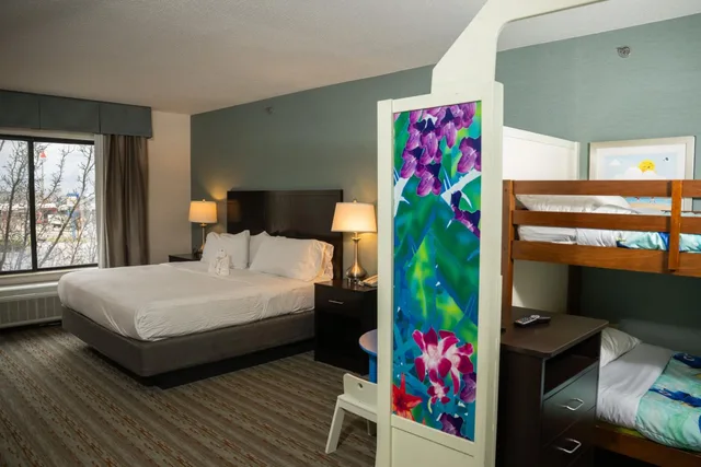 جناح عائلي بسرير كينج وسرير بطابقين، Wyndham Garden Erie 3/10