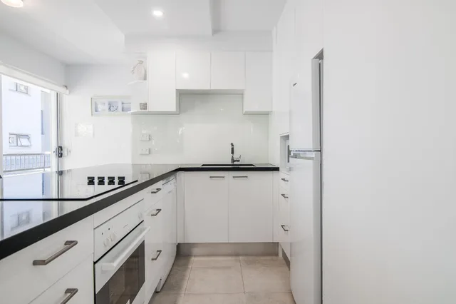 2 Bedrooms, Superior, Apartment, SAKS ON HASTINGS 8/8