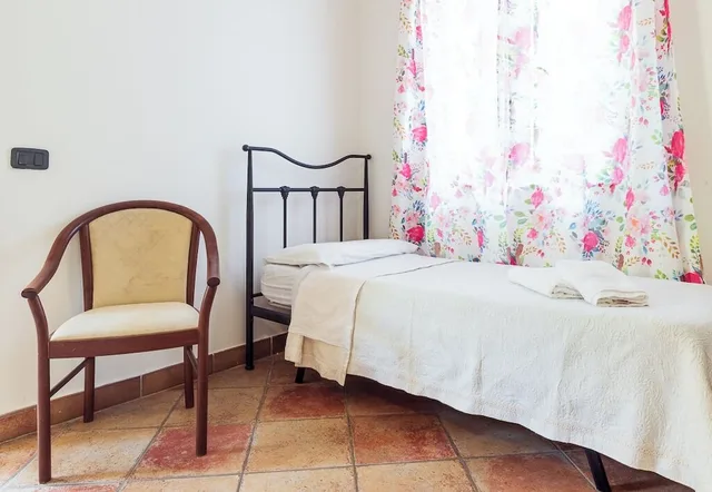 غرفة رباعية بسرير كوين وسريرين منفصلين لذوي الإعاقة، Agriturismo San Basilio 1/9
