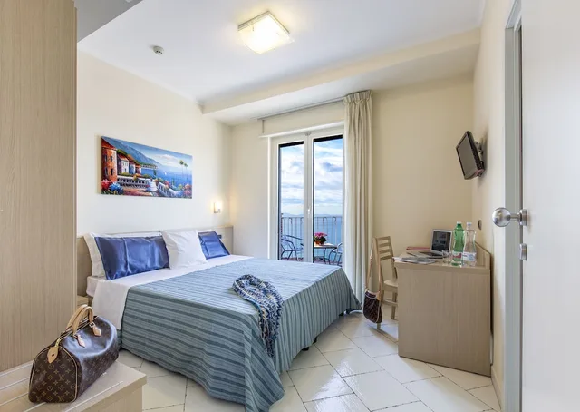 غرفة بسريرين منفصلين أو سرير مزدوج بإطلالة على الجبل، Cosmomare Hotel Sorrento 2/5