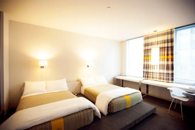 غرفة بسريرين مزدوجين، The Delphi Hotel Los Angeles 1/1