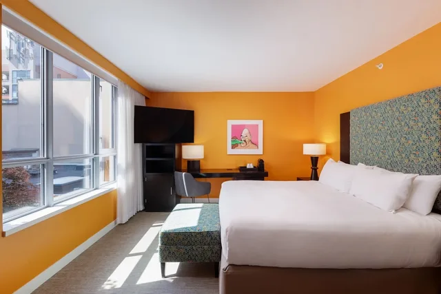 Courtyard, Deluxe, Queen Bed، Opus 1/6
