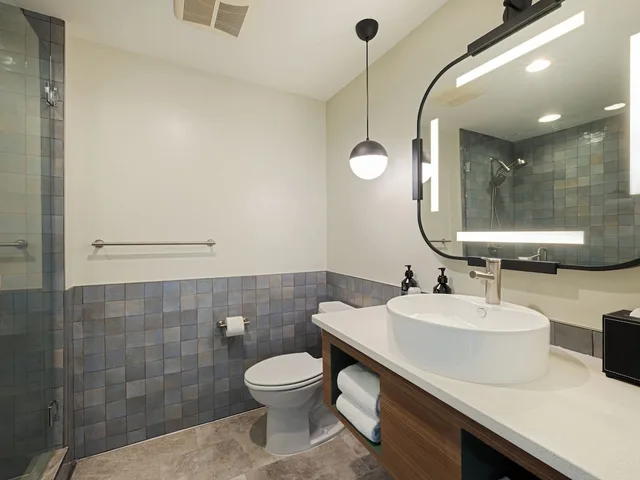 جناح بسرير كوين، Hotel Indigo Asheville Downtown 7/7