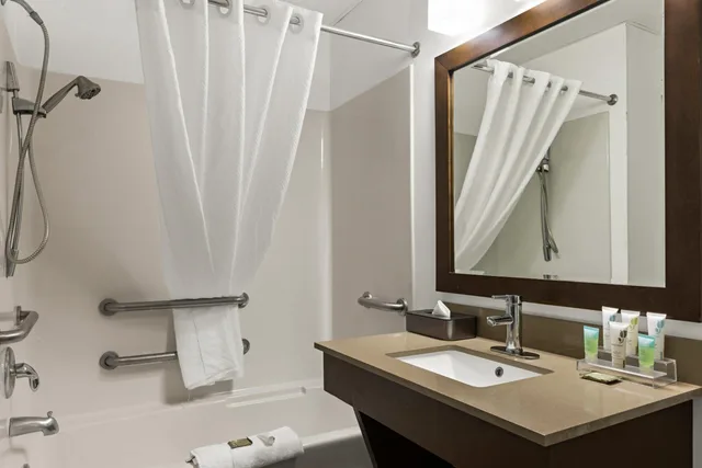 جناح بسريرين كوين مع أريكة، Country Inn and Suites By Radisson Hinesville GA 5/6