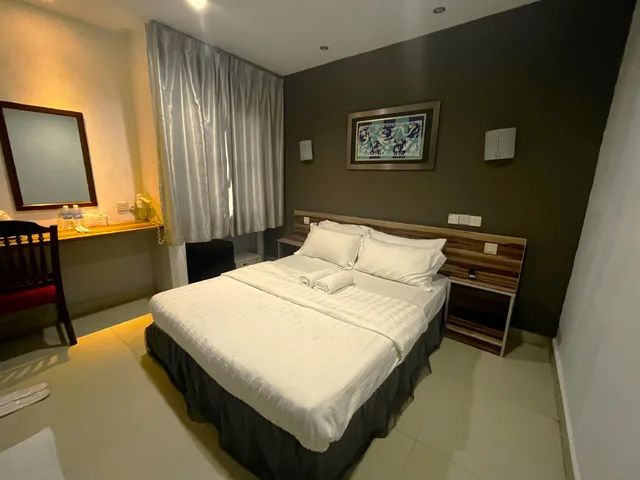 غرفة بريميوم بسرير كوين، ONE AVENUE HOTEL, BALAKONG 1/2
