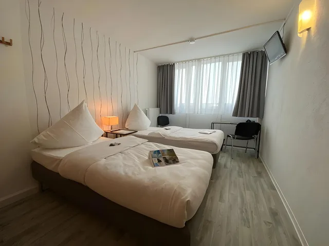 Smart, Twin Beds، BeeVillage Messehotel Hannover-Laatzen 1/1