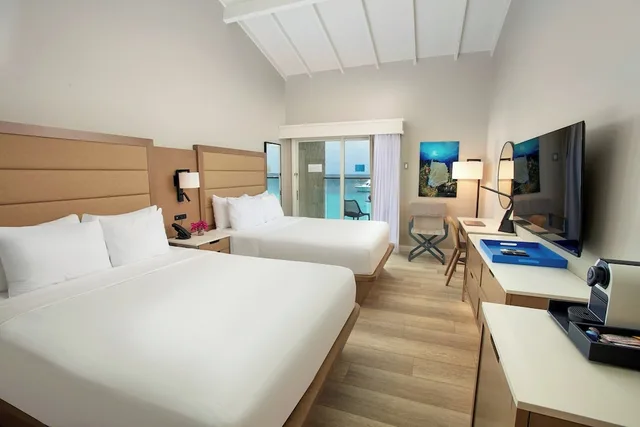 غرفة ديلوكس بسرير كينج بإطلالة على البحر، Divi Flamingo Beach Resort 1/10
