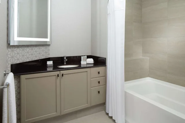 Studio, 1 Queen and 1 Murphy Bed, Queen Murphy Bed، Homewood Suites by Hilton Mont-Tremblant Resort 3/3