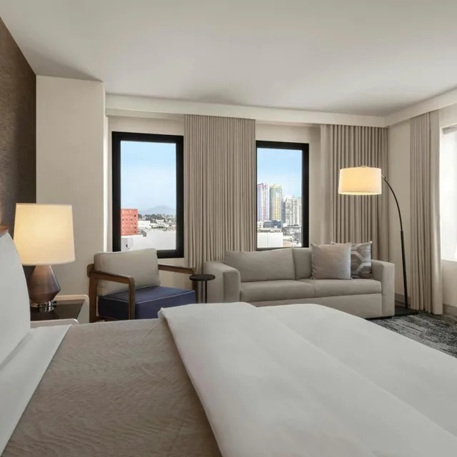 جناح جونيور بسرير كينج بإطلالة على المدينة بشرفة، Westin Gaslamp Quarter 2/4