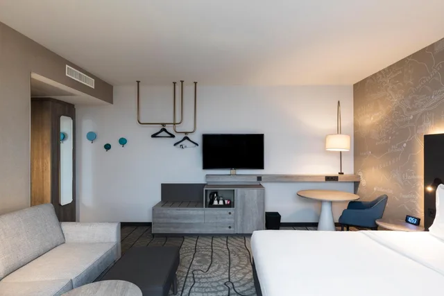 غرفة قياسية بسرير كينج مع أريكة، Hyatt Place Frankfurt Airport 4/6