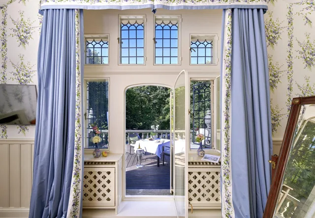 جناح بسرير كينج، Schlosshotel Kronberg Hotel Frankfurt 1/4