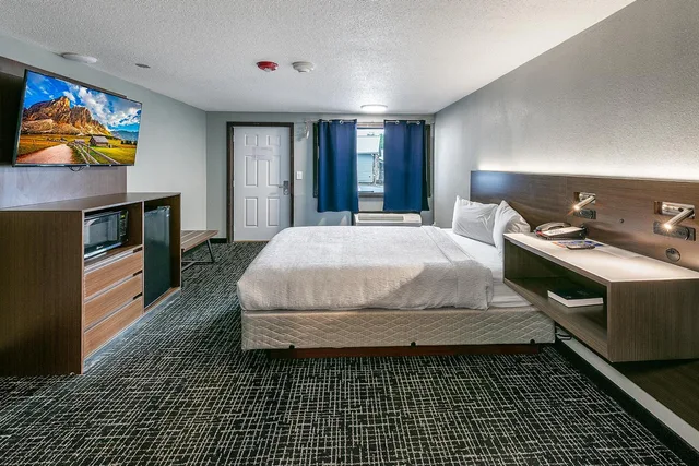 غرفة قياسية بسرير كوين، Gatlinburg Mountain Inn Gatlinburg TN 8/10