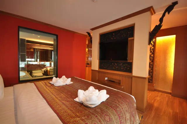 جناح بسرير كينج بجاكوزي في طابق منخفض، Chalelarn Hotel 1/10