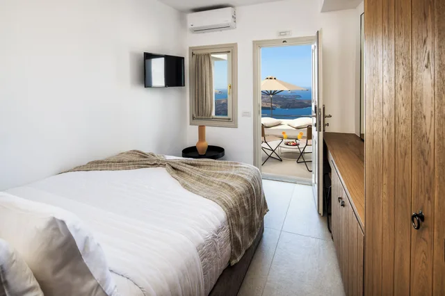 Standard, Queen Bed, Volcano View, Pool Floor، Ira Hotel Spa 1/8