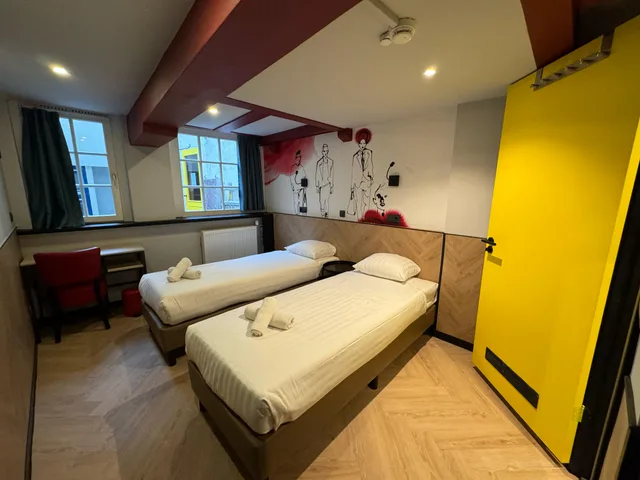 غرفة قياسية بسريرين منفصلين، Heart of Amsterdam 2/4