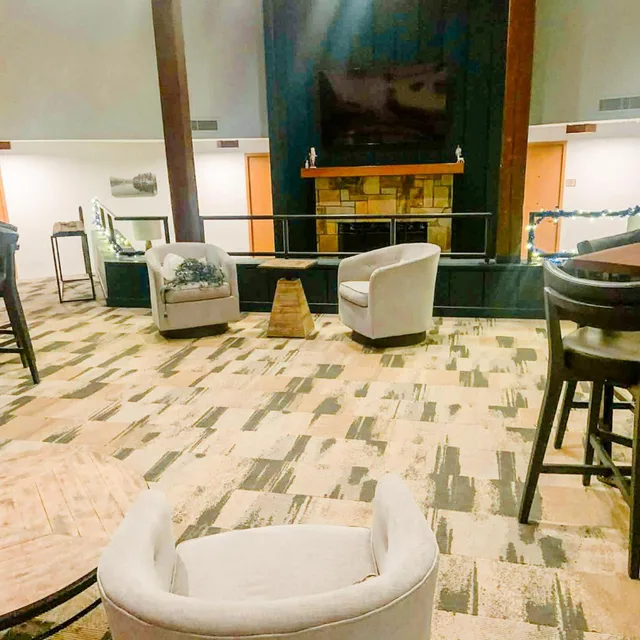 غرفة قياسية بسرير كينج، Unicoi State Park Lodge 5/5